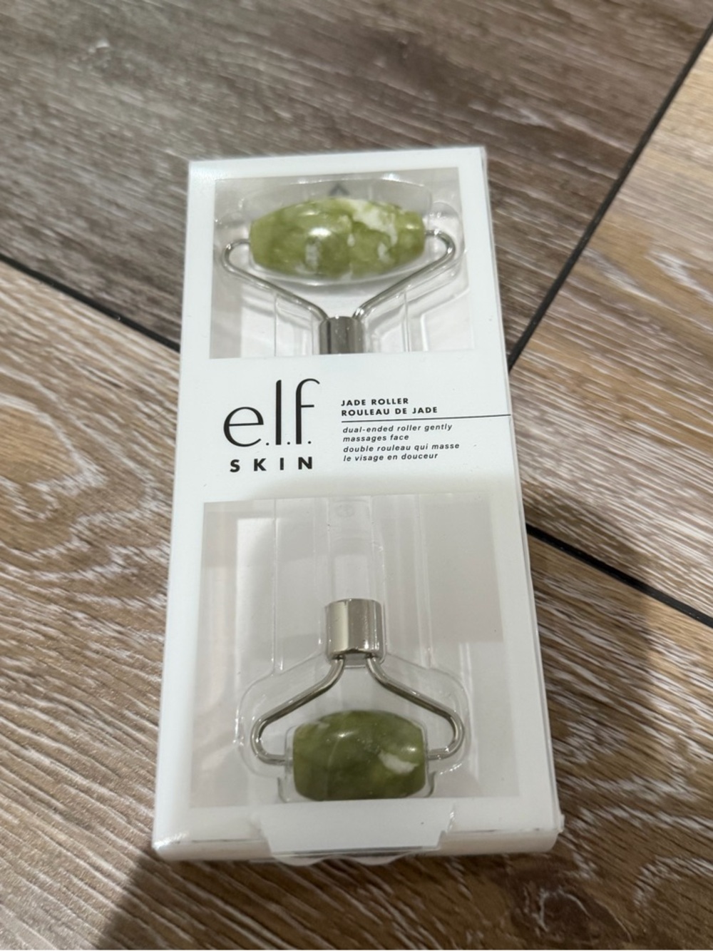 E.L.F Skin Jade Roller in Green